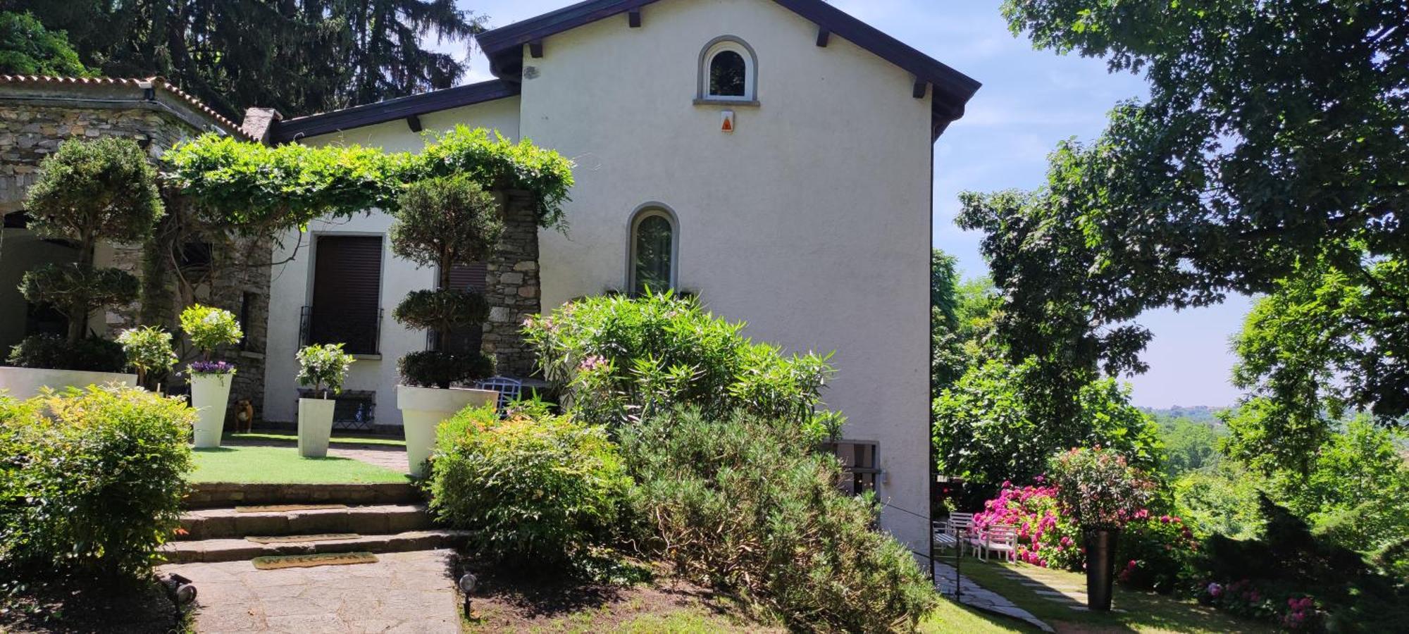 "La Selvetta" Bed And Breakfast Buguggiate Экстерьер фото